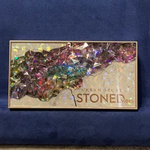 Urban Decay Stoned Vibes Eyeshadow Palette